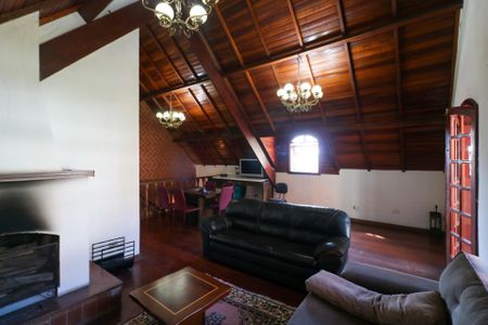 Casa à venda com 700m², 6 quartos e 6 vagas Casa à venda com 700m², 6 quartos e 6 vagasSala 2 - Piso Superior