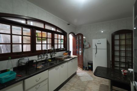 Casa à venda com 700m², 6 quartos e 6 vagas Casa à venda com 700m², 6 quartos e 6 vagasCozinha