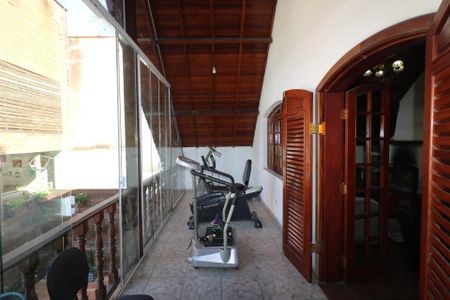 Casa à venda com 700m², 6 quartos e 6 vagas Casa à venda com 700m², 6 quartos e 6 vagasVaranda - Piso Superior