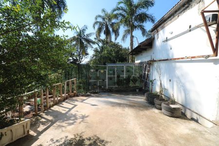 Casa à venda com 700m², 6 quartos e 6 vagas Casa à venda com 700m², 6 quartos e 6 vagasÁrea externa