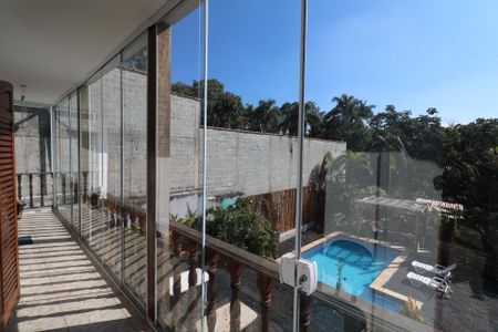 Casa à venda com 700m², 6 quartos e 6 vagas Casa à venda com 700m², 6 quartos e 6 vagasVaranda - Entrada Principal