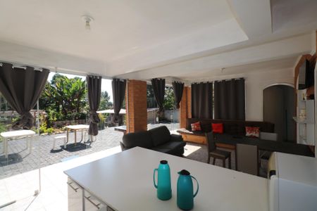 Casa à venda com 700m², 6 quartos e 6 vagas Casa à venda com 700m², 6 quartos e 6 vagasCozinha - Área da Piscina