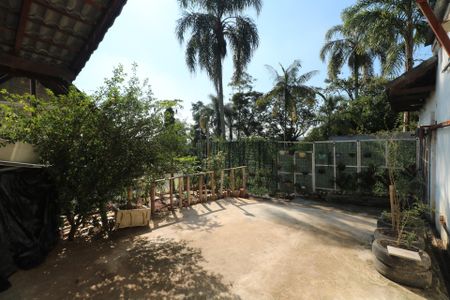 Casa à venda com 700m², 6 quartos e 6 vagas Casa à venda com 700m², 6 quartos e 6 vagasÁrea externa