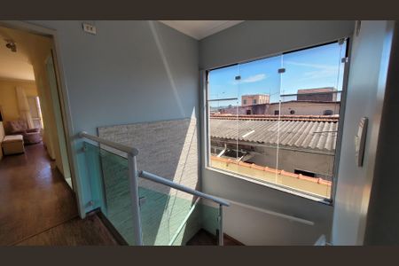 Casa para alugar com 138m², 3 quartos e 2 vagas Casa para alugar com 138m², 3 quartos e 2 vagasEscadas