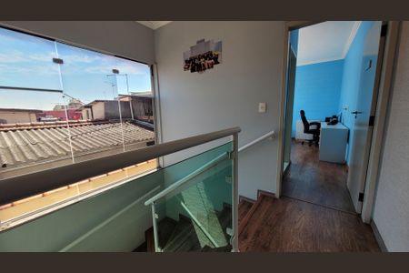 Casa para alugar com 138m², 3 quartos e 2 vagas Casa para alugar com 138m², 3 quartos e 2 vagasEscadas