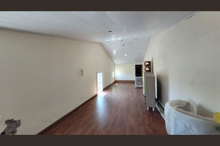 Casa para alugar com 138m², 3 quartos e 2 vagas Casa para alugar com 138m², 3 quartos e 2 vagasSótão