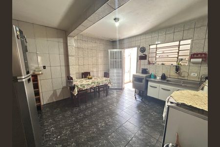 Casa à venda com 450m², 6 quartos e 4 vagasCozinha 2