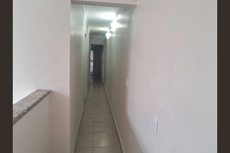 Casa à venda com 200m², 4 quartos e 2 vagas Casa à venda com 200m², 4 quartos e 2 vagasCorredor