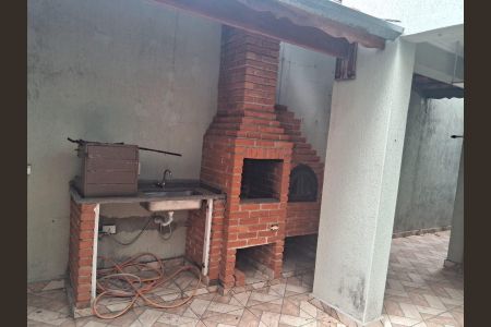 Casa à venda com 200m², 4 quartos e 2 vagas Casa à venda com 200m², 4 quartos e 2 vagasÁrea externa
