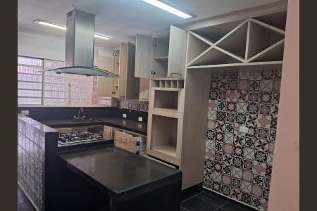 Casa à venda com 200m², 4 quartos e 2 vagas Casa à venda com 200m², 4 quartos e 2 vagasCozinha