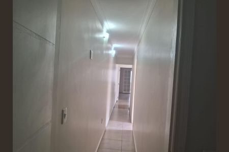 Casa à venda com 200m², 4 quartos e 2 vagas Casa à venda com 200m², 4 quartos e 2 vagasCorredor