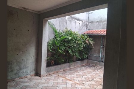 Casa à venda com 200m², 4 quartos e 2 vagas Casa à venda com 200m², 4 quartos e 2 vagasÁrea externa