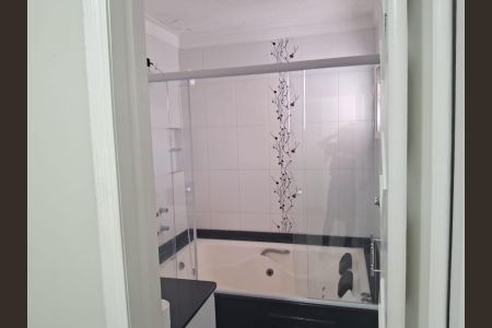 Casa à venda com 200m², 4 quartos e 2 vagas Casa à venda com 200m², 4 quartos e 2 vagasBanheiro