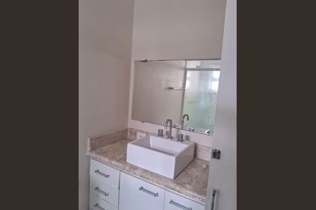 Casa à venda com 200m², 4 quartos e 2 vagas Casa à venda com 200m², 4 quartos e 2 vagasLavabo