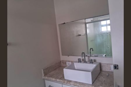 Casa à venda com 200m², 4 quartos e 2 vagas Casa à venda com 200m², 4 quartos e 2 vagasLavabo