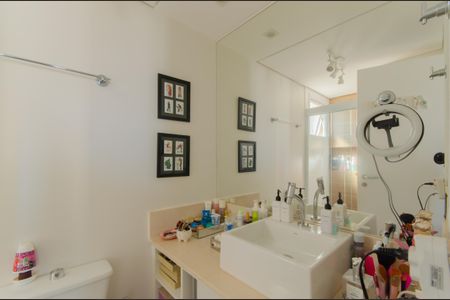 Apartamento à venda com 62m², 2 quartos e 2 vagasBanheiro da Suíte