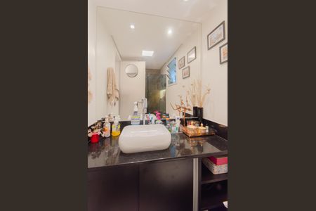 Apartamento à venda com 62m², 2 quartos e 2 vagasBanheiro Social
