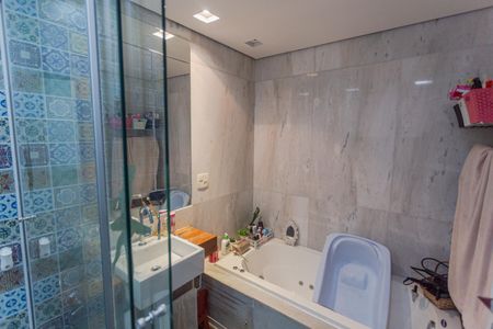 Apartamento à venda com 176m², 3 quartos e 1 vaga Apartamento à venda com 176m², 3 quartos e 1 vagaBanheiro Social