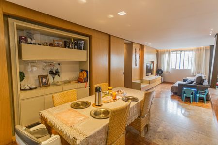 Apartamento à venda com 176m², 3 quartos e 1 vaga Apartamento à venda com 176m², 3 quartos e 1 vagaCopa