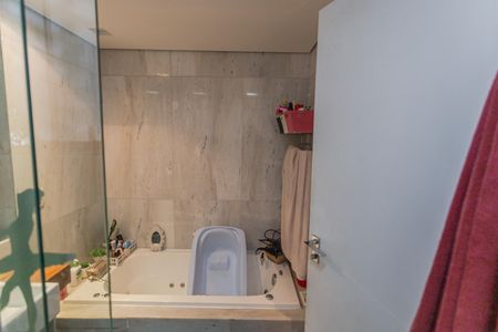 Apartamento à venda com 176m², 3 quartos e 1 vaga Apartamento à venda com 176m², 3 quartos e 1 vagaBanheiro Social