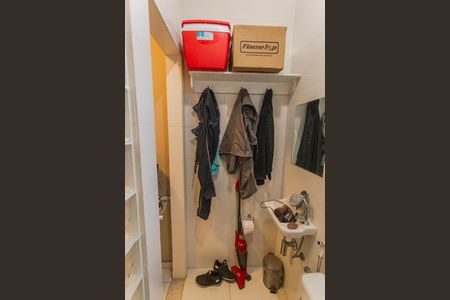 Apartamento à venda com 176m², 3 quartos e 1 vaga Apartamento à venda com 176m², 3 quartos e 1 vagaBanheiro de Serviço