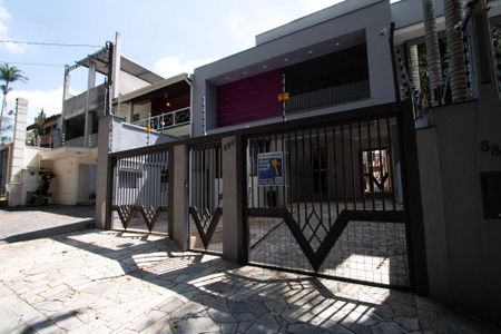 Casa para alugar com 232m², 4 quartos e 3 vagas