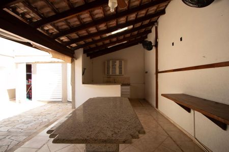 Casa para alugar com 232m², 4 quartos e 3 vagas