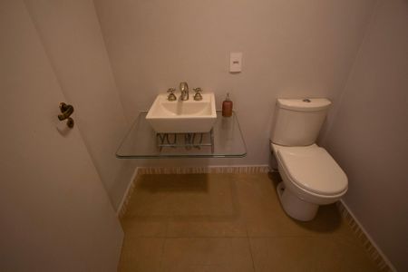 Casa para alugar com 232m², 4 quartos e 3 vagas