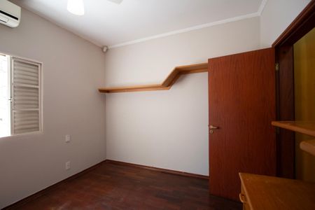 Casa para alugar com 232m², 4 quartos e 3 vagas