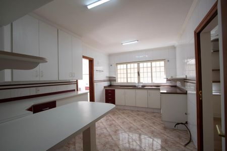 Casa para alugar com 232m², 4 quartos e 3 vagas