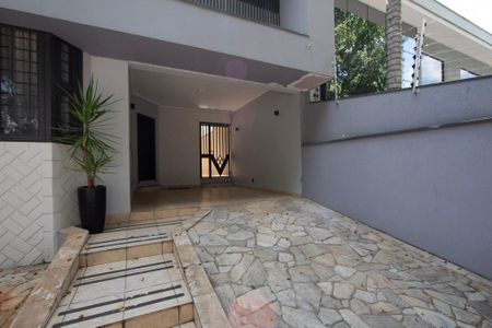 Casa para alugar com 232m², 4 quartos e 3 vagas
