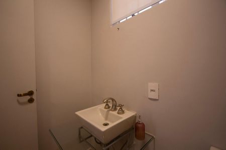 Casa para alugar com 232m², 4 quartos e 3 vagas