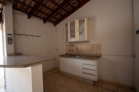 Casa para alugar com 232m², 4 quartos e 3 vagas