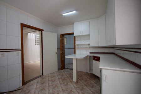 Casa para alugar com 232m², 4 quartos e 3 vagas