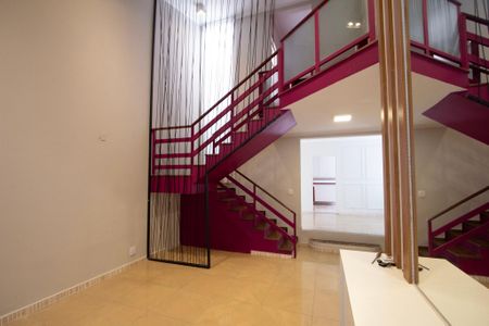 Casa para alugar com 232m², 4 quartos e 3 vagas