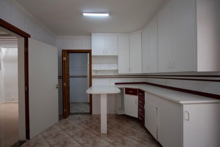 Casa para alugar com 232m², 4 quartos e 3 vagas