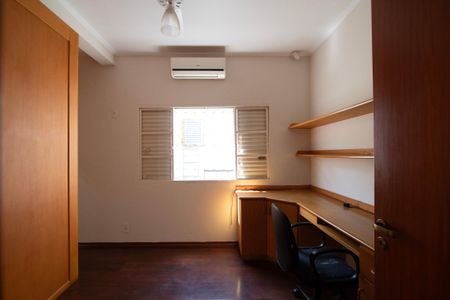 Casa para alugar com 232m², 4 quartos e 3 vagas