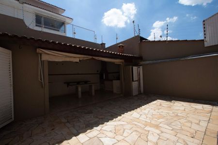 Casa para alugar com 232m², 4 quartos e 3 vagas