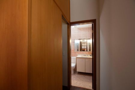 Casa para alugar com 232m², 4 quartos e 3 vagas