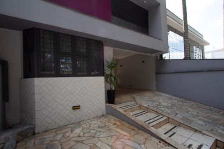 Casa para alugar com 232m², 4 quartos e 3 vagas