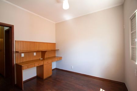 Casa para alugar com 232m², 4 quartos e 3 vagas