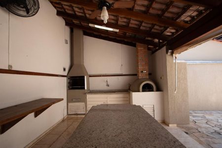 Casa para alugar com 232m², 4 quartos e 3 vagas