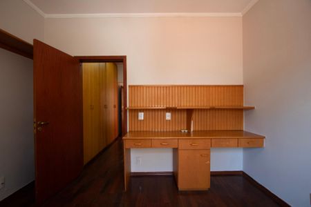 Casa para alugar com 232m², 4 quartos e 3 vagas