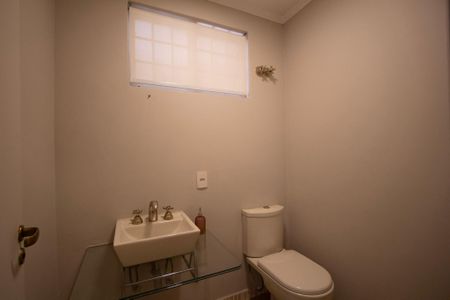 Casa para alugar com 232m², 4 quartos e 3 vagas