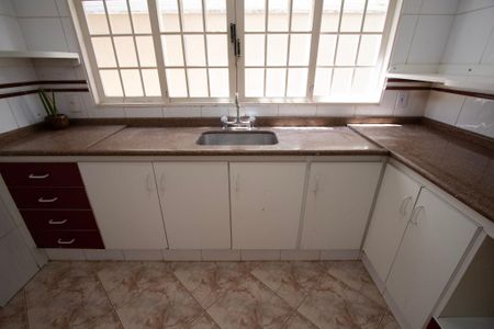 Casa para alugar com 232m², 4 quartos e 3 vagas