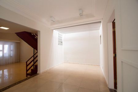 Casa para alugar com 232m², 4 quartos e 3 vagas