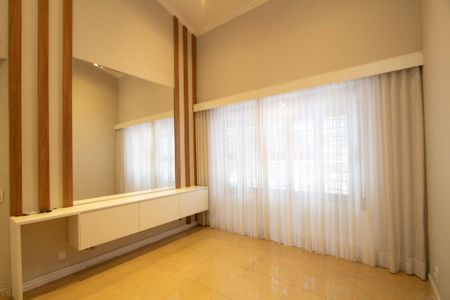 Casa para alugar com 232m², 4 quartos e 3 vagas