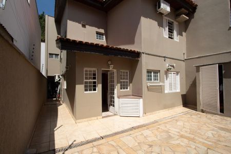 Casa para alugar com 232m², 4 quartos e 3 vagas