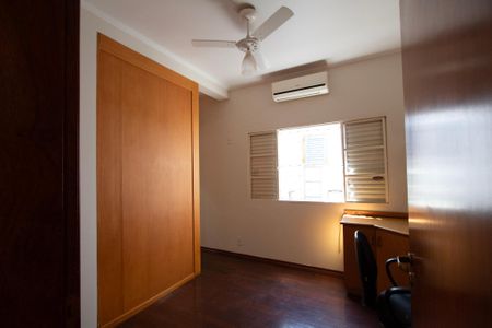 Casa para alugar com 232m², 4 quartos e 3 vagas