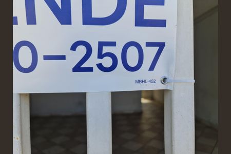 Casa à venda com 189m², 3 quartos e 2 vagasFachada do imóvel com placa QuintoAndar 